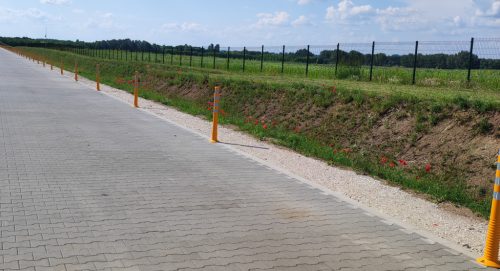 Parkolásgátló oszlop  (100 cm) , Műanyag elhajló oszlop 