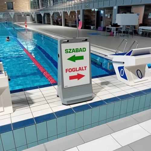 Megállító Panel, Reklámtábla