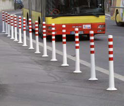 Műanyag elhajló oszlop - fehér "Flexipost" típus