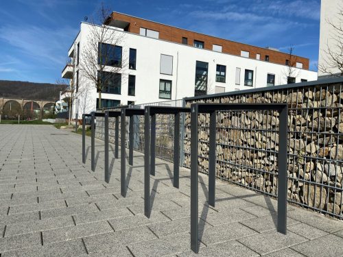 Laposacél kerékpártámasz -szögletes- felső kereszttartóval