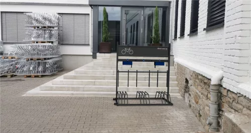 E-bike parkoló / töltőállomás