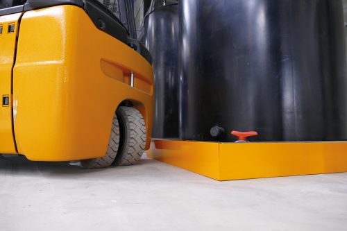 Safety kerb steel angle 100 x 150 x 10 mm to be fixed by plugs